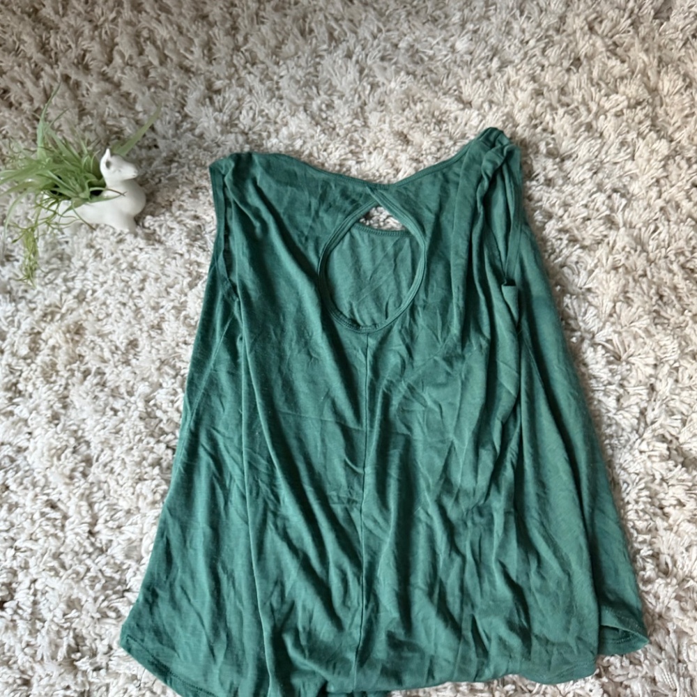 Lightweight Sleeveless Keyhole workout exercise flowy women’s Back Tank Top in F - Picture 3 of 4